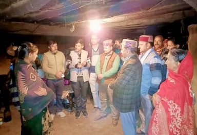 भजोत्रा पंचायत प्रवास के दौरान भाजपा विधायक डीएस ठाकुर ने गाँव मटवाड़ के बेसहारा बच्चों से मुलाकात कर उन्हें आर्थिक सहायत...