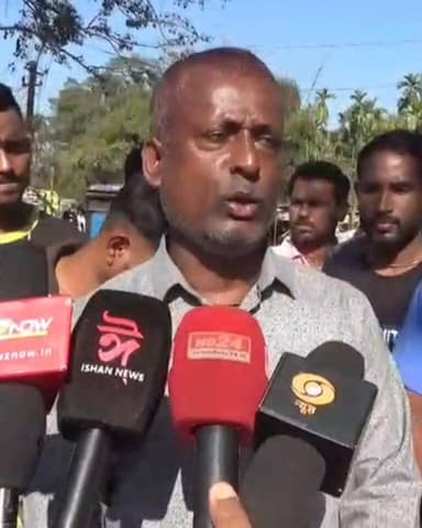 বাংলাদেশত হিন্দুৰ ওপৰত চলা অত্যাচাৰৰ আৰু হিন্দু যুৱকক নৃশংস হত্যাকাণ্ডৰ লগতে বাংলাদেশৰ মৌলবাদীৰ বিৰুদ্ধে লংকাত প্ৰতিবাদ