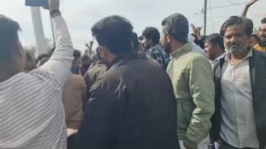 आष्टा महाराणा प्रताप चौराहे पर हिंदू संगठन के लोग एवं करणी सेना के लोग एकत्रित होकर नारेबाजी शुरू
#ashta