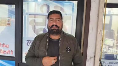 ਢੰਡੇ ਲਾਟਰੀ ਜਿੱਥੇ ਇਹ ਸਰਦਾਰ ਬੰਦੇ ਕਿਹਂਦੇ ਬਾਬੇ ਨਾਨਕ ਦਾ ਨਾਮ ਲੈਕੇ ਬਦਲਣਗੇ ਲੋਕਾਂ ਦੀ ਕਿਸਮਤ ਜਾਣੋ ਕੀ ਸਹੀ ਕਿਹਾ ਜਾ ਨਹੀਂ।