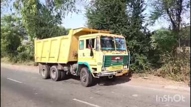 નડિયાદ: નડિયાદ ડાકોર રોડ પર ચલાલી પાસે અકસ્માત સર્જાયો ડમ્પરે કાર ને મારી ટક્કર.