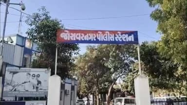 વઢવાણ: LCB પોલીસે દૂધરેજ કેનાલ પાસેથી રૂપિયા 2.66 લાખના વિદેશી દારૂ સાથે 3 મહિલાઓને ઝડપી લીધી