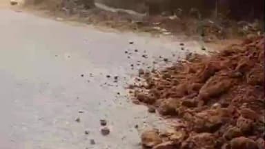 खूंटी: कुटाम में स्कूल के पास अज्ञात ट्रैक्टर ने विद्युत पोल को मारी टक्कर, पोल टूटा