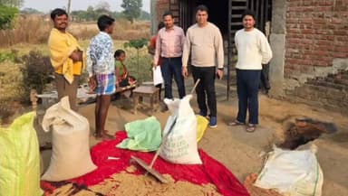 महासमुंद: अवैध धान भंडारण एवं परिवहन पर कड़ी कार्रवाई, 665 कट्टा धान ज़ब्त एवं 50 क्विंटल रकबा समर्पण कराया गया