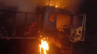 पालघर: ट्रकला लागली भीषण आग; राष्ट्रीय महामार्गावर सातिवली नजीक घडली घटना