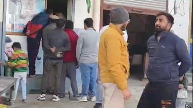 हसनपुर: डॉक्टर की लापरवाही के चलते हसनपुर नगर में नवजात की मौत, परिजनों ने किया हंगामा