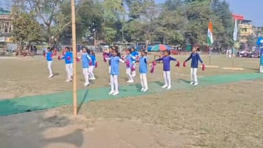 দিনহাটা ১: দিনহাটা শহরের বোর্ডিং পাড়া মাঠে পৌরসভার বিভিন্ন প্রাথমিক, নিম্ন বুনিয়াদি ও শিশু শিক্ষা কেন্দ্রের সমূহের বার্ষিক ক্রীড়