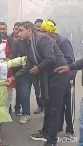 बेहट: हिंदुओं की हत्या के विरोध में हिंदू संगठन के लोगों ने शाकम्भरी द्वार पर बांग्लादेश का फूंका पुतला