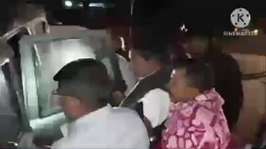 नावां: काँसेड़ा के पास पलटी कार देखकर राज्यमंत्री विजय सिंह चौधरी ने रोका काफिला, गाड़ी को सीधा करने में की मदद