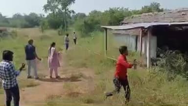 மோகனூர்: அரூரில் நிலத்தை அளவிட செய்த வருவாய்த்துறையினரிடம் விவசாயிகள் வாக்குவாதத்தில் ஈடுபட்டதால் பரபரப்பு ஏற்பட்டது