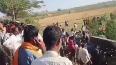గాంధారి: నేరేల్ తాండ వద్ద ట్రాక్టర్ బోల్తా పడి వ్యక్తి మృతి, పలువురికి గాయాలు, పోలీసులు ఘటన స్థలానికి చేరుకొని కేసు నమోదు