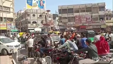 નડિયાદ: નડિયાદ સ્ટેશન રોડ પર મેઘા ડિમોલેશનની કામગીરીને પગલે ટ્રાફિક જામ.