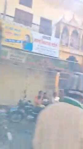 *आष्टा पूर्ण बंद*
करणी सैनिक के साथ हुई घटना के विरोध में व्यापार महासंघ ने दोपहर तक बंद कर SDO राजस्व को ज्ञापन सौंपा l