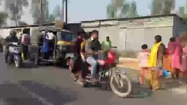 শীতলকুচি: শীতলকুচি সিতাই রাজ্য সড়কের লালবাজার চৌপতি সংলগ্ন এলাকায় অটোর চাকা খুলে জখম এক যাত্রী ঘটনাস্থলে পুলিশ