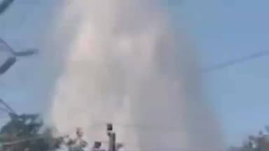 पालघर: विरार फाटा येथे महानगरपालिकेची जलवाहिनी फुटली; पाण्याचे उंच उंच फवारे; लाखो लीटर पाणी वाया