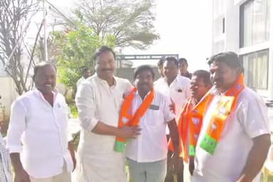 ముధోల్: నిర్మల్ ఎమ్మెల్యే మహేశ్వర్ రెడ్డి సమక్షంలో బీజేపీలో చేరిన లంగ్డాపూర్ గ్రామ ఉపసర్పంచ్, వార్డు సభ్యులు