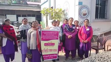 মাথাভাঙা ১: মাথাভাঙ্গার বিভিন্ন স্বাস্থ্য কেন্দ্রে অনির্দিষ্টকালের জন্য বিভিন্ন দাবিতে কর্মবিরতি পালন করছে আশা কর্মীরা