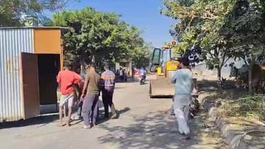 राळेगाव: बोरी ईचोड येथील अतिक्रमणावर महामार्ग प्राधिकरण विभागाचे बुलडोजर