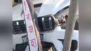 নাওবৈচা: নাওবৈচাৰ ১৫ নং ৰাষ্ট্ৰীয় ঘাইপথত ভয়ংকৰ দুৰ্ঘটনা,স্কৰপিঅ' বাহন আৰু স্কুটিৰ মাজত মুখামুখি সংঘৰ্ষ, আহত হয় তিনিজন