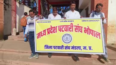 मंडला: माहिष्मती घाट में पटवारी संघ ने जिला प्रशासन को सद्बुद्धि और अस्वस्थ पटवारी के स्वास्थ्य के लिए किया पूजन