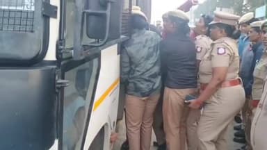 வண்டலூர்: கூடுவாஞ்சேரியில் போராட்டத்தில் ஈடுபட்டு வந்த செவிலியர்களை போலீசார் குண்டுகட்டாக கைது செய்தனர்