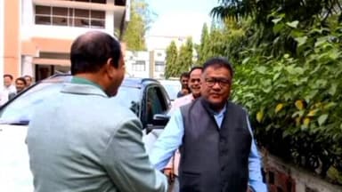 হোজাই: শ্ৰীমন্ত শংকৰদেৱ নগৰত মন্ত্রী ৰনোজ পেগুৰ লগত সাক্ষাৎ লামডিং আৰু হোজাইসমষ্টিৰ বিধায়ক ক্ৰমে শিবু মিশ্ৰ আৰু ৰামকৃষ্ণ ঘোষৰ