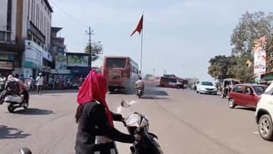 सातारा: वाहतूक मित्र मधुकर शेंबडे यांनी शिवतीर्थ परिसरात केले अनोखं आंदोलन