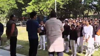 मंडला: पुलिस कंट्रोल रूम व साइबर सेल पहुंचे विद्यार्थी, पुलिस की तीसरी आंख का समझा महत्व