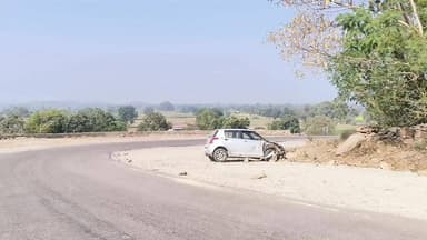 #चित्रकूट
मानिकपुर घाटी में विगत रात हुई पुनः सड़क दुर्घटना
कब पूरा होगा चौड़ीकरण का कार्य ?
Pwd विभाग कुंभकर्णी नीं...