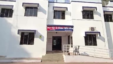 ભરૂચ: ભરૂચ શહેર એ ડિવિઝન પોલીસે બુરાનપુરા ખત્રીવાડ વિસ્તારમાંથી કુખ્યાત બુટલેગરને વિદેશી દારૂના જથ્થા સાથે ઝડપી પાડ્યો હતો.