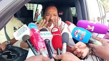 காஞ்சிபுரம்: மாவட்ட ஆட்சியர் வளாகத்தில் கைத்தறி மற்றும் துணிநூல் துறை அமைச்சர் காந்தி பத்திரிகையாளர் சந்திப்பு