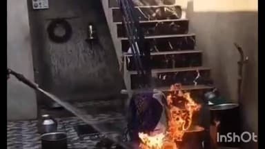 ખંભાળિયા: ખંભાળિયામાં હરસિધ્ધિ નગરમાં એક રહેણાંક મકાનમાં ગેસ સિલિન્ડર લીકેજ થતા લાગી આગ