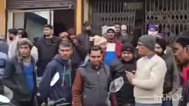 निघासन: निघासन में गायत्री महायज्ञ का निमंत्रण देने पहुंचे प्रतिनिधि मंडल से बैंक मैनेजर ने की अभद्रता, लोगों में भड़का आक्रोश