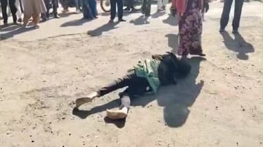 नीमच नगर: नीमच कलेक्ट्रेट में विधवा का लोटन प्रदर्शन: पट्टे की जमीन पर दबंगों का कब्जा, 4 बार शिकायत पर भी सुनवाई नहीं