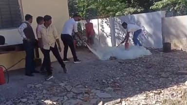 ડાંગ જિલ્લા ગ્રામ વિકાસ એજન્સી તેમજ જિલ્લા માહિતી કચેરી આહવા ખાતે ફાયર સેફ્ટીની તાલીમ યોજાઈ