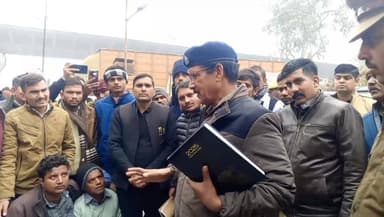 विशेष जाति पर अभद्र टिप्पणी से तनाव, एसीपी को सौंपा ज्ञापन