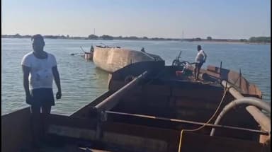 मनासा: जिला प्रशासन की बड़ी कार्रवाई: डूब क्षेत्र से अवैध रेत उत्खनन करते पांच बड़ी और 3 छोटी नावें ज़ब्त