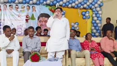 హుస్నాబాద్: క్రిస్మస్ పండుగ సందర్భంగా ప్రతి ఒక్కరూ సంతోషంగా పండుగ జరుపుకోవాలి: రాష్ట్ర మంత్రి పొన్నం ప్రభాకర్