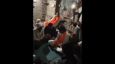 जाफराबाद: बोराखेडी येथे अमर जवानाच्या घरी मराठा संघर्ष योद्धा मनोज जरांगे पाटील यांनी दिली सांत्वन पर भेट