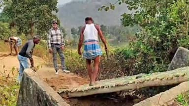 ঝালদা ১: নরহারা জলাধার এলাকায় দীর্ঘদিন ধরে জীর্ণ কালভার্ট সংস্কারে এগিয়ে এলো স্থানীয়রা