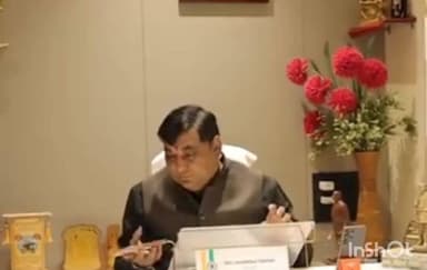 લાઠી: લાઠી ખાતે ધારાસભ્યના જનસંપર્ક કાર્યાલય ‘સમર્પણ’માં લોક દરબાર યોજાયો