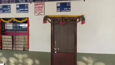 જસદણ: જસદણ તાલુકાના આટકોટ એસટી બસ સ્ટેશન કંટ્રોલ પોઇન્ટ બંધ હાલતમાં તેમજ પીવાના પાણીના પરબ પાણી ન હોવાથી મુસાફરો પરેશાન