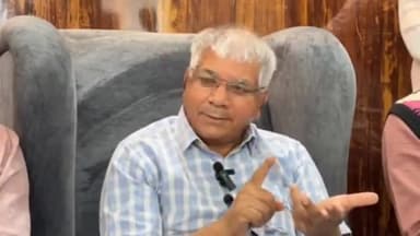 पातुर: भाजप सोडून सर्व पक्षांसोबत महापालिकेच्या निवडणुकीसाठी सर्वत्र बोलणे सुरू आहे वंचित बहुजन आघाडीचे नेते प्रकाश आंबेडकर