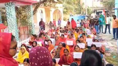 ক্যানিং ২: পাঁচালী গেয়ে বুথে বুথে চলছে মুখ্যমন্ত্রীর ১৫ বছরের উন্নয়নের খতিয়ানের প্রচার কর্মসূচি