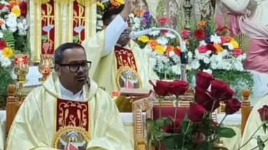 திருச்செந்தூர்: வீரபாண்டியபட்டினம் புனித தோமையார் ஆலயத்தில் திருவிழா 41 பேரை கொன்று குவித்தவன் பின்னால் இளைஞர்கள் செல்கிறார்கள் அருட்தந்தை பிரசங்கம்