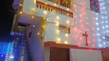 अकोला: प्रभू येशूंच्या जन्मोत्सवाची धूम ख्रिस्ती धर्मियांच्या पवित्र नाताळ सणाच्या पार्श्वभूमीवर आकर्षित विद्युत रोषणाई.