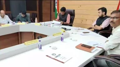 यवतमाळ: बँकांनी अधिकाधिक प्रकरणे मंजूर करून उद्योग वाढीस प्रोत्साहन द्यावे ; जिल्हाधिकारी विकास मीना