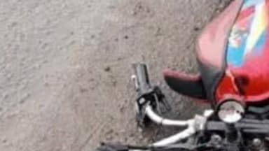 মন্দিরবাজার: মন্দিরবাজারের বীরেশ্বরপুর এলাকায় একটি বাইক নিয়ন্ত্রণ হারিয়ে গাছে ধাক্কা মেরে আহত বাইক আরোহী