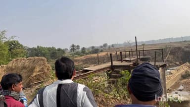 সীমলাপাল: বিক্রমপুর অঞ্চলে সিরসা শালবনি পুলাই খাল ক্যানেল সংস্কারের কাজ পরিদর্শনে এলেন তালডাংরার বিধায়ক ফাল্গুনী সিংহবাবু