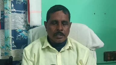 জয়নগর ২: ম্যানগ্রোভ জঙ্গলে যত্রতত্ত্ব প্লাস্টিক ও থার্মকল ফেলার বিষয় নিয়ে সচেতন করলেন কর্মাধ্যক্ষ